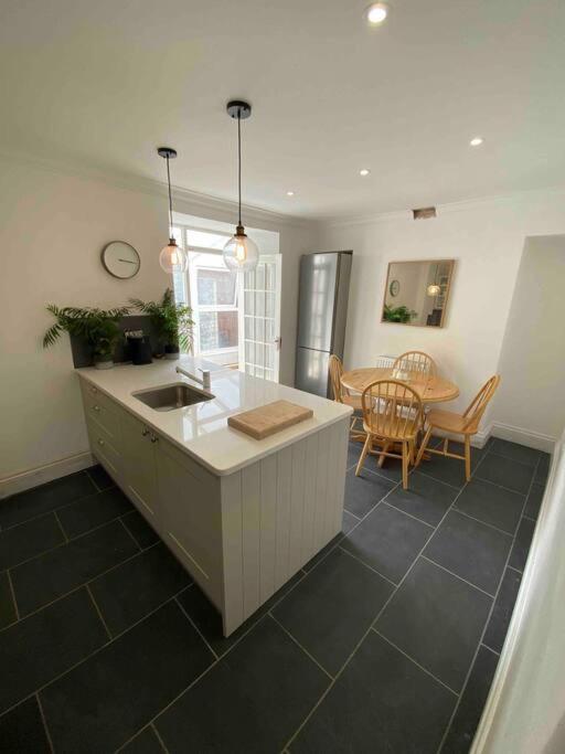 Apartamento Beautiful 2 Bed End Terrace Victorian Town House Redruth Exterior foto